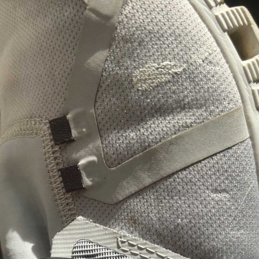 On Running Cloud 5 Waterproof Glacier/White Shoes - Picture 10 of 10